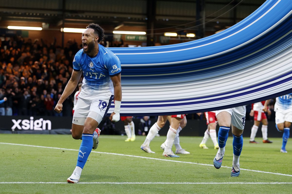 Mike_Petch's tweet photo. A spot of #PixelStretch. @StockportCounty style!

🌈 #StockportCounty https://t.co/YD2OvPDWUY
