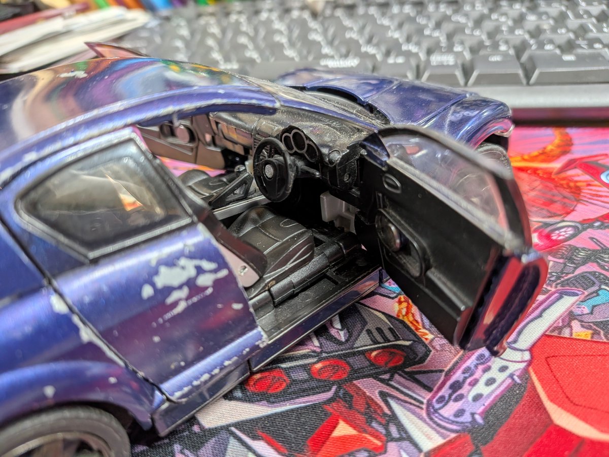 xn7ogfyFrA1EGzY's tweet photo. #トランスフォーマー
#トランスフォーマーバイナルテック

デストロン
軍事作戦司令
レーザーウェーブ

仕事場においてある玩具でちょっと遊んでました。
塗装が剥がれてボロボロです😅 https://t.co/l8neViGjla