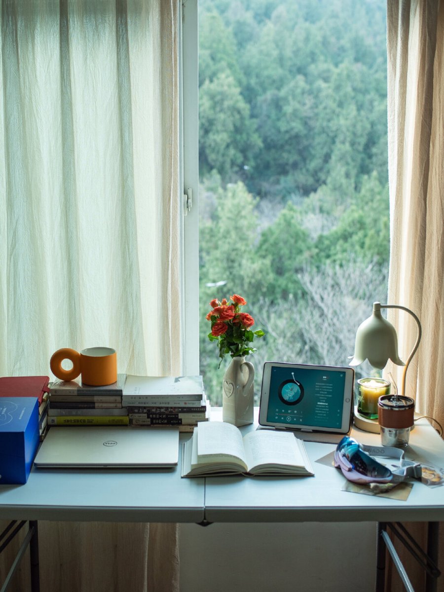 Hammouri202's tweet photo. Just spent a cozy afternoon sipping iced latte and flipping through my favorite novel—this is the perfect slow escape from the busy week ， https://t.co/TLu7rxuACm