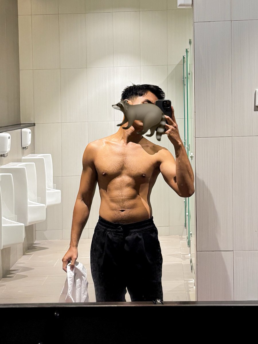 RakunPohon's tweet photo. p adu foto di toilet https://t.co/gh2xkq76OM