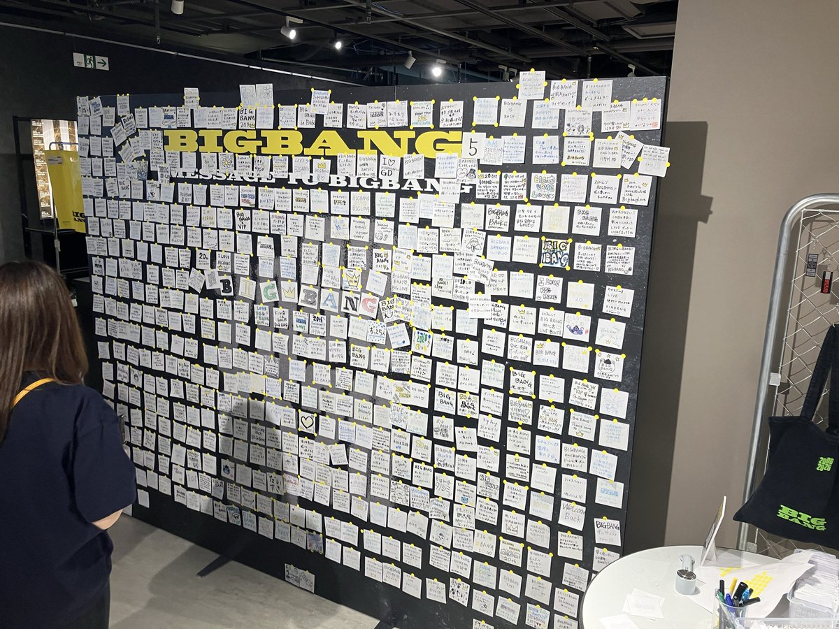 katopeki's tweet photo. 付箋の貼り方に日本人を感じます。
改めて日本が好きです

#bigbang
#日本4都市10公演 https://t.co/WeXeRnjjRm