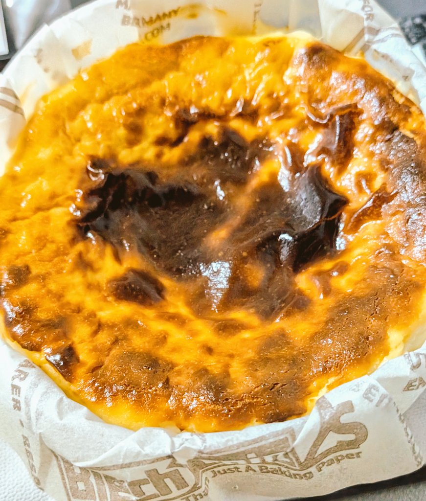 HlxL_'s tweet photo. そういえばこの間、ざわっちさんがリツイートしてた雑色のバスクチーズケーキを食べたんですよ

めーーーーちゃ美味しかった
スッキリめのアイスコーヒーとの相性抜群
恋人も大喜び　店をブクマしていた https://t.co/bIQomGscI4