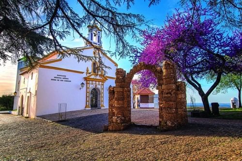 DipuHU's tweet photo. #Subvenciones | La @DipuHU destina 150.000 € a ayudas para la #reparación, #conservación y #mejora de #edificiosreligiosos en municipios de menos de 20.000 habitantes.
➕ℹ️🔗 https://t.co/wSSKhwHBr6 https://t.co/v86RYfy8Rk