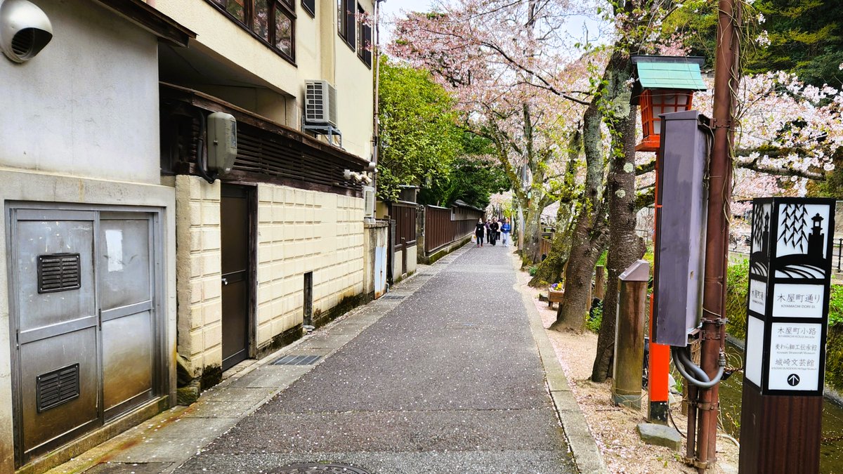 runn01's tweet photo. 【#ブラタダノ #城崎温泉】2026.06.13

城崎温泉　その２ (4/9訪・全11回）

そこは、まるで温泉テーマパークのよう
今回は中心街の月見橋周辺を
北西側から南側へとご案内します

05.【月見橋】
06.【月見橋】
07.【まんだら湯】
08.【木屋町通り】

兵庫県　豊岡市 https://t.co/iSTNIrXDA5