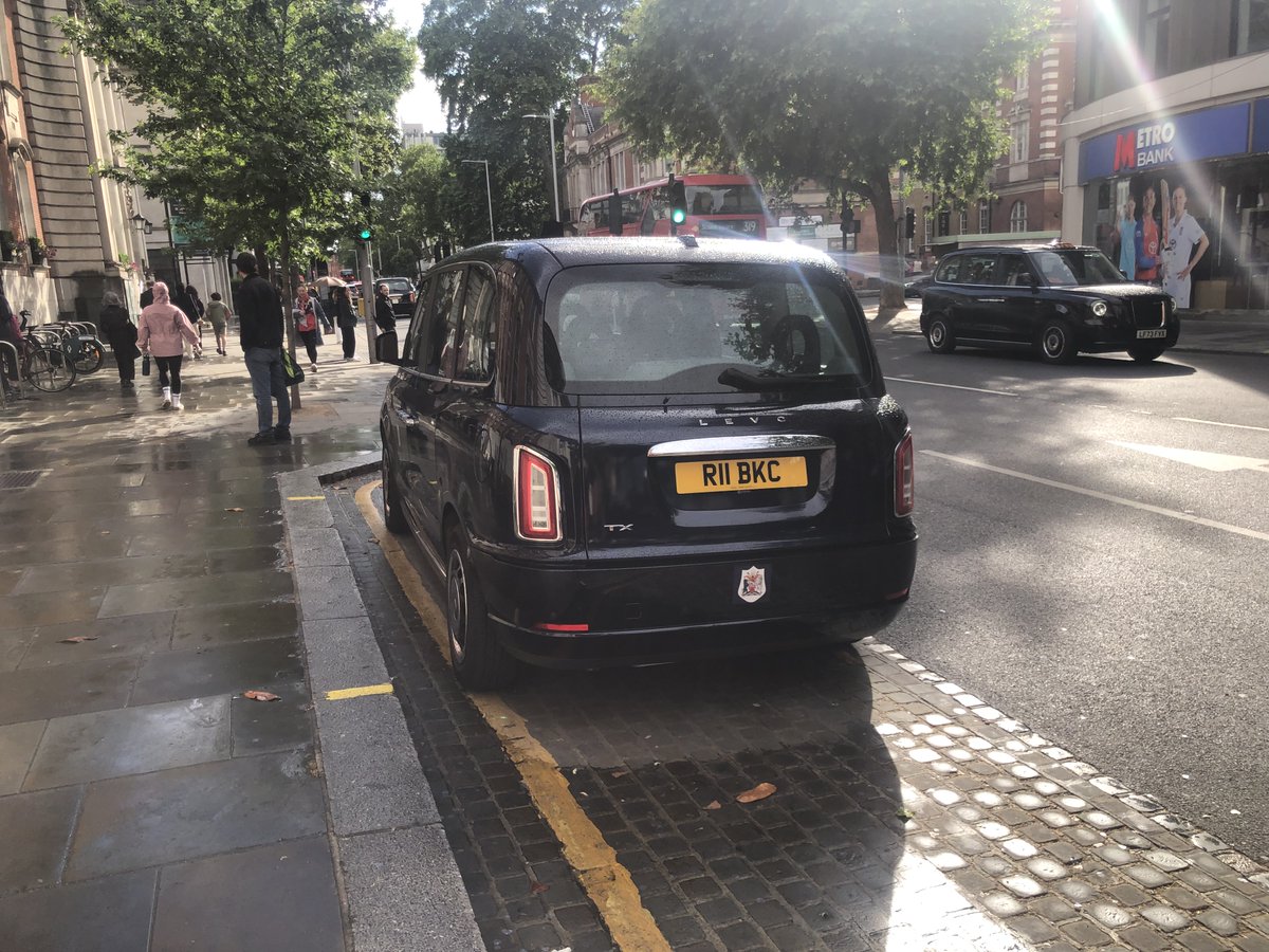 M_Steeples's tweet photo. It would be preferable to make the mayor of the Royal Borough of Kensington and Chelsea take the Shanks's Pony like the rest of us. Make the meddling mayor walk! #Taxi #Mayor #R11BKC #RBKC #RoyalBorough #KensingtonAndChelsea #KingsRoad #Chelsea #London #SW3 #ShanksPony https://t.co/yjCXZmxaPB