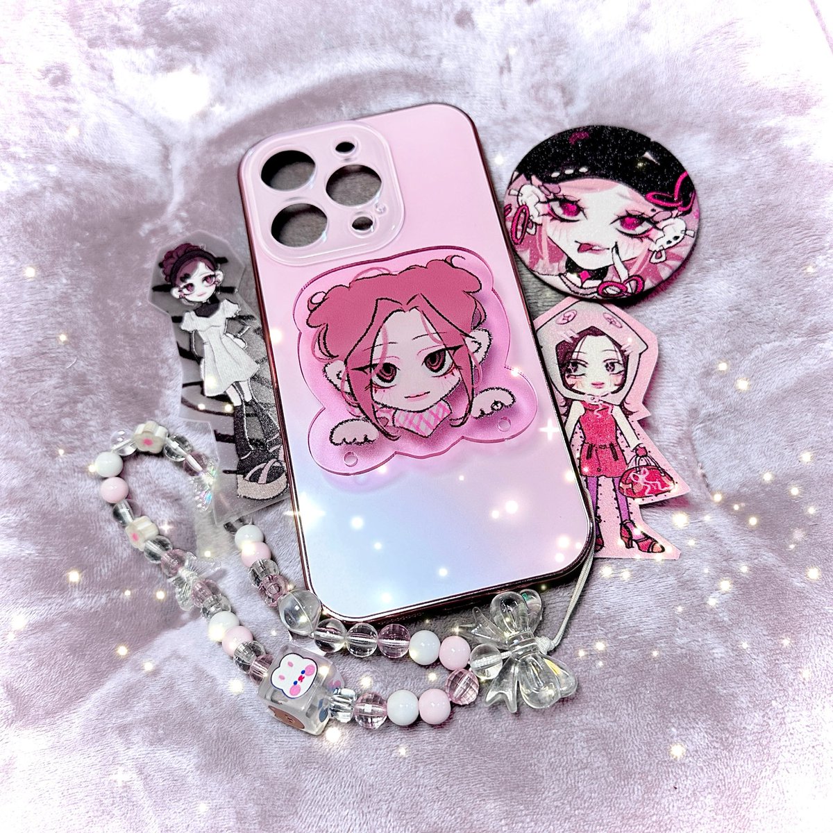 freessiya's tweet photo. akhirnya merch Nana ini dateng, match banget sama casing + phone charm pink aku 🩷

thank you buat freebies pin + stickernyaa @naracchin 🫶🏼 https://t.co/wwTe0KeKKF