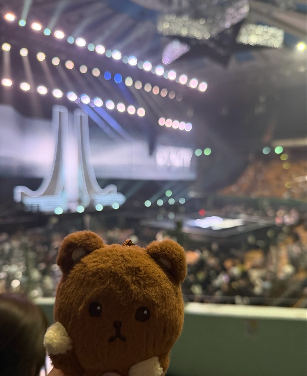 kkumidiary's tweet photo. kkumi came to see jnjm 🙃 https://t.co/O4i1twIXz5