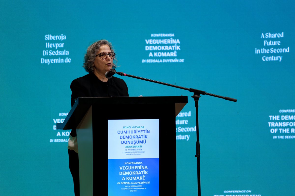 CDDkonferans's tweet photo. Cumhuriyetin Demokratik Dönüşümü Konferansı başladı, Gültan Kışanak ve Rıza Türmen’in açılış konuşmaları ile başladı. 

13-14 Haziran, 2 gün boyunca demokrasiyi, barışı, eşit yurttaşlığı ve birlikte yaşamı farklı deneyimlerden, farklı düşüncelerden ve farklı toplumsal kesimlerden gelen isimlerle birlikte konuşacağız.

İki gün boyunca sürecek tartışmaları ve oturumları sosyal medya hesaplarımızdan takip edebilirsiniz.

#CumhuriyetinDemokratikDönüşümü

#İkinciYüzyıldaOrtakGelecek
