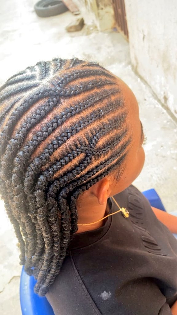 _reenahhh's tweet photo. Hit me up for any braids styles you would love to recreate.💗
#hairstylistinilorin https://t.co/V09ABmFBeE