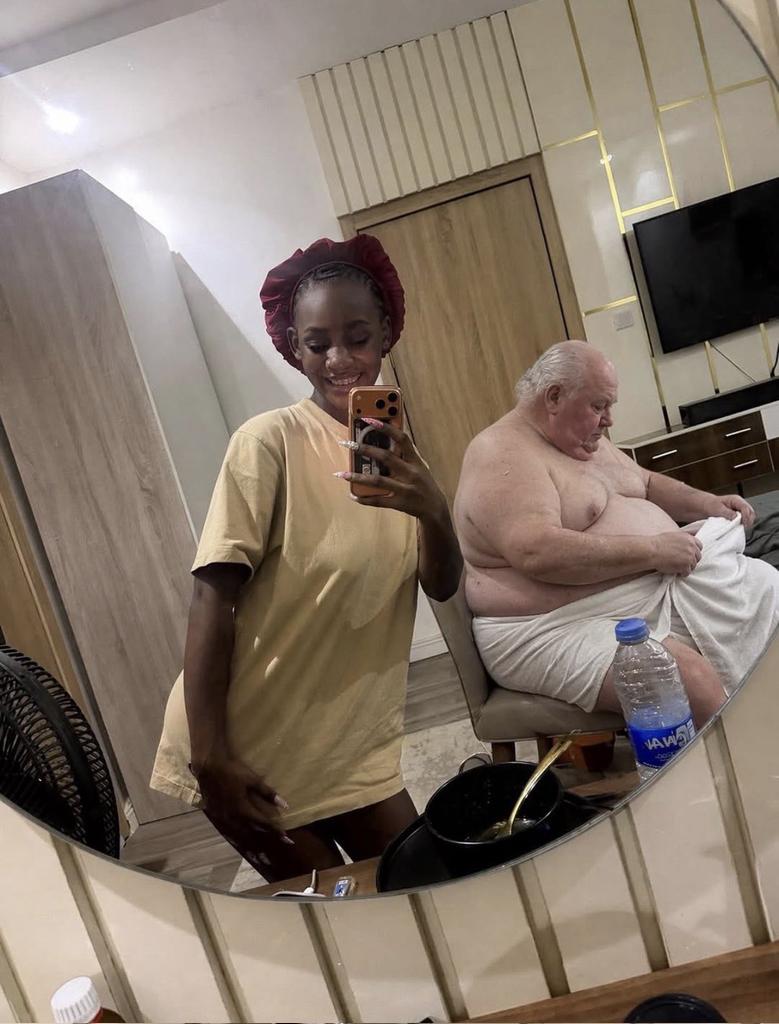ChileIcon's tweet photo. Every girl wants the lifestyle ,the rooms,the attention the put on Me a moments 
But very few are emotionally equiped for what comes !!@ https://t.co/M08RZ8Az5a
