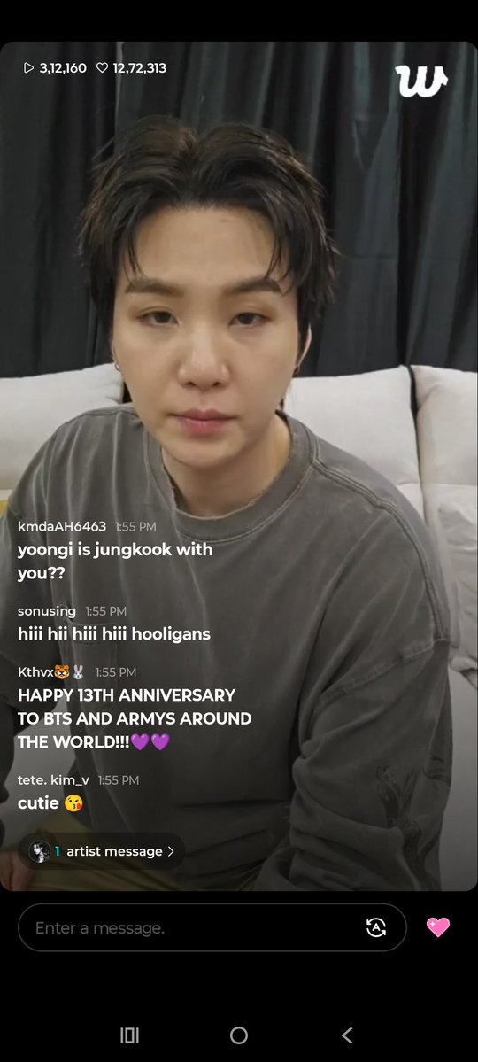 rain_joon7's tweet photo. YOONGI IS LIVE 🔴 https://t.co/DcKLlffulH