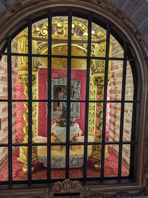 qkikej's tweet photo. Las Carmelitas Descalzas dejan Ronda. Las 4 religiosas que aún quedan (2 muy mayores) serán reubicadas. El brazo incorrupto de Santa Teresa será llevado a Alba de Tormes. 
Triste noticia para @DiocesisMalaga y para Ronda https://t.co/Vak9FJ7QE6