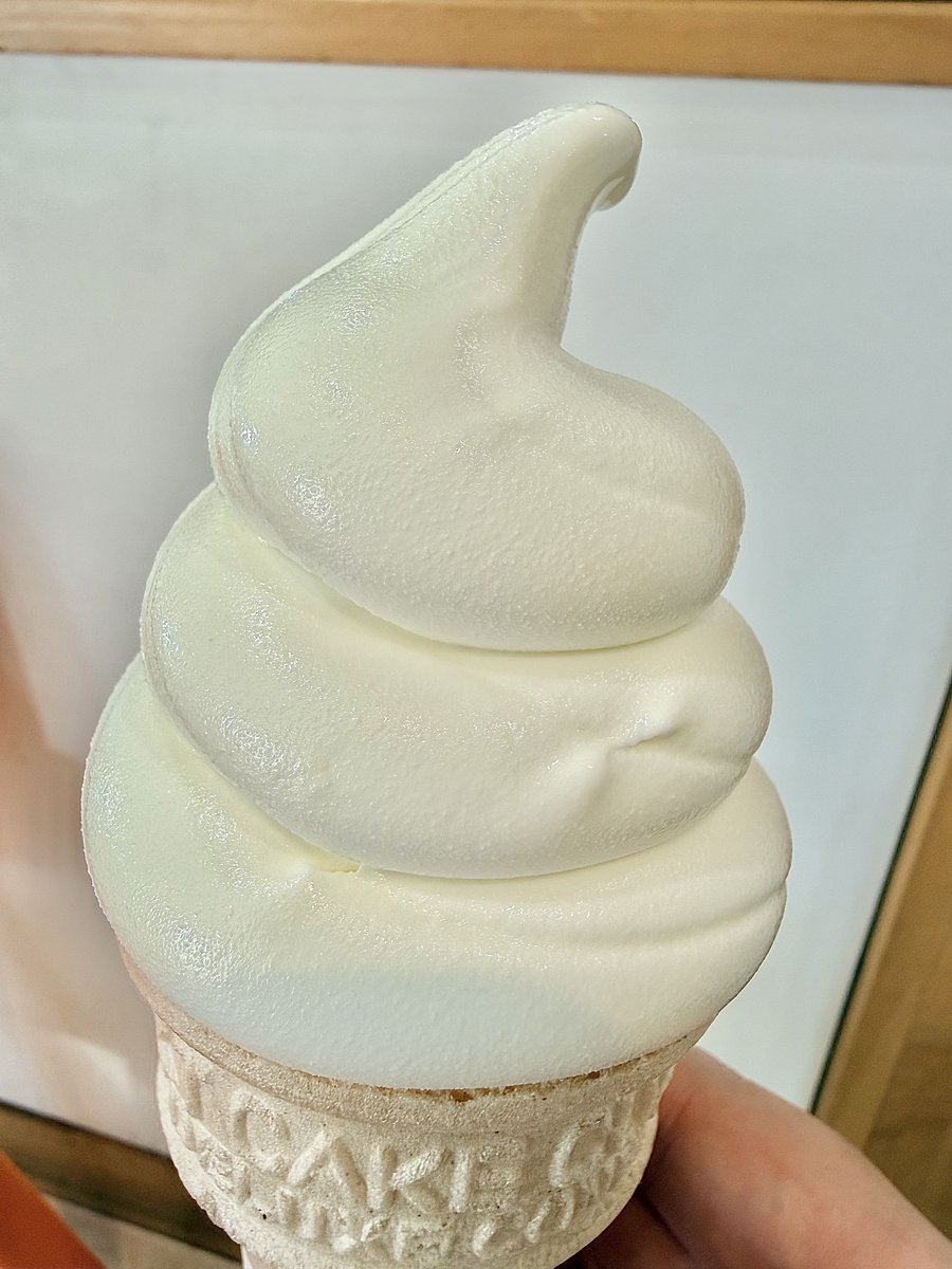 ハローキティ マザー牧場　ソフトクリーム マザー牧場でジャージー牛の 搾りたて生乳を100%使用した プレミアム