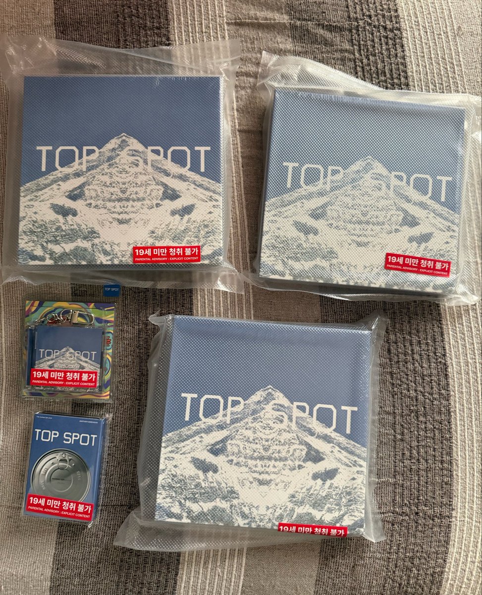 jiyongsteeth's tweet photo. look what FINALLY came in the mail😋😋😋 https://t.co/MFbAJql9Tv