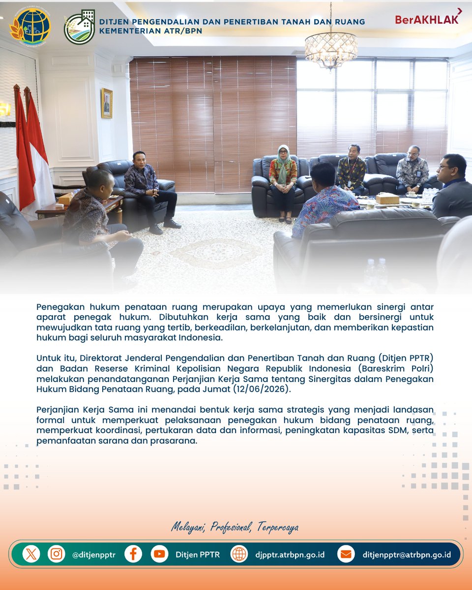 ditjenpptr's tweet photo. #SobatATRBPN, Ditjen PPTR dan Bareskrim Polri menjalin kerja sama untuk memperkuat penegakan hukum penataan ruang. Sinergi ini diharapkan meningkatkan kepatuhan, kepastian hukum, serta mewujudkan tata ruang yang tertib, aman, dan berkelanjutan.

https://t.co/wbAnA2YuFz https://t.co/FvaPfjroF8