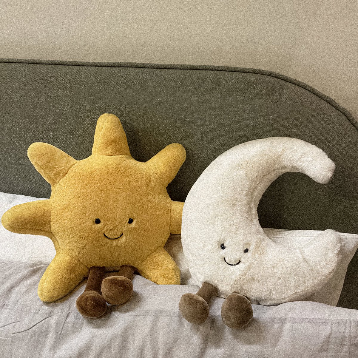gardenofcolours's tweet photo. sun and moon plushies ☀️🌙 https://t.co/Uaz5v1l1sT