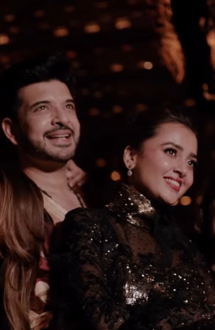 Anchal3445's tweet photo. Loved every second of this reel! 🥹❤️ The way they look at each other speaks volumes. His world revolves around her, and her happiness shines brightest with him. A beautiful bond filled with love, comfort, and endless admiration. 😘🧿

@kkundrra @itsmetejasswi
#TejRan https://t.co/NLBaLNNxGg