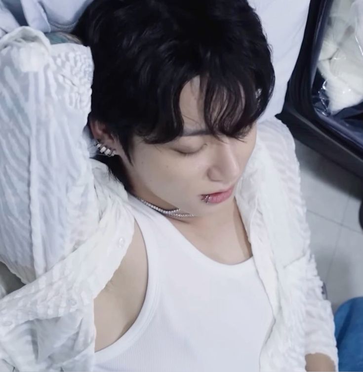 RubyxYeager's tweet photo. ■ A Taekook AU:

Where Taehyung is hopelessly in love with his beautiful husband, Jungkook, especially his tiny, delicate waist. But when he comes back home, he finds his soft baby sulking and convinced that Taehyung only missed his waist and didn't actually miss him.
#Taekookau https://t.co/CuRutPhAjR