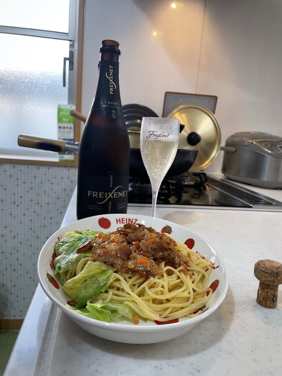 stone5181's tweet photo. #日常垢
#料理好きな人と繋がりたい
#パスタ
日中は庭の手入れ🪴
向日葵・コスモスが順調に育ってます✨
緑は癒されますね♪
今週もお疲れ様でした乾杯🍾 https://t.co/d1gWTe0vUU