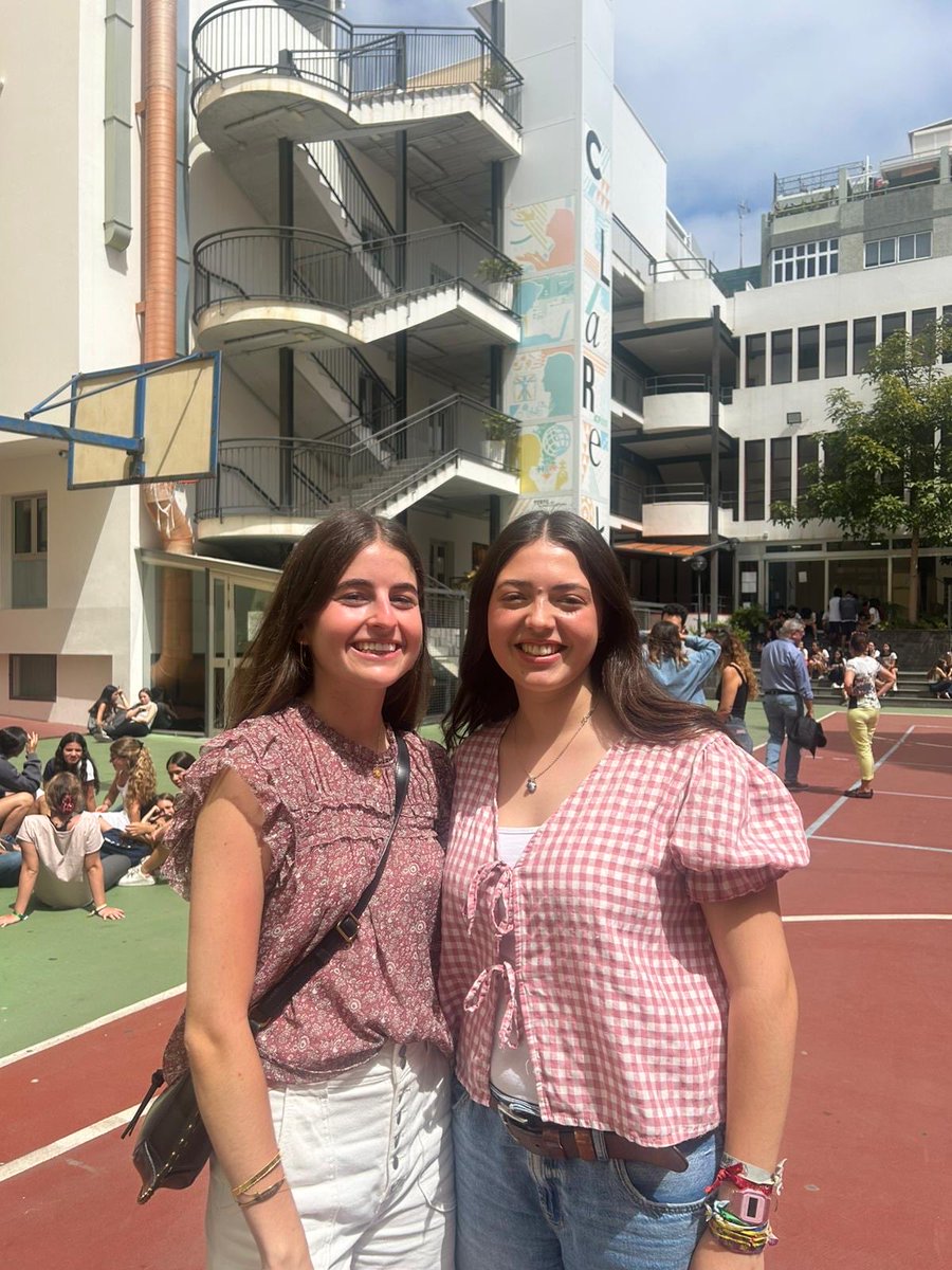 ClaretLasPalmas's tweet photo. 🎓 ¡Dos claretianas, entre las mejores notas de la PAU en #GranCanaria!

Estamos inmensamente orgullosos de compartir que dos de nuestras estudiantes de 2º de Bachillerato, Paula Suárez y Catalina Pimentel, han alcanzado resultados brillantes en la PAU. 🌟

Catalina ha logrado alcanzar un 10 en la fase general, un hito que la ha llevado incluso a las portadas de los principales medios de la isla. 📰👏 

¡Enhorabuena, Paula y Catalina! 💙

🌐 Más info: https://t.co/h10ruWpJB1

#YoSoyClaretiano
#ClaretLasPalmas
#Pau 
@ULPGC