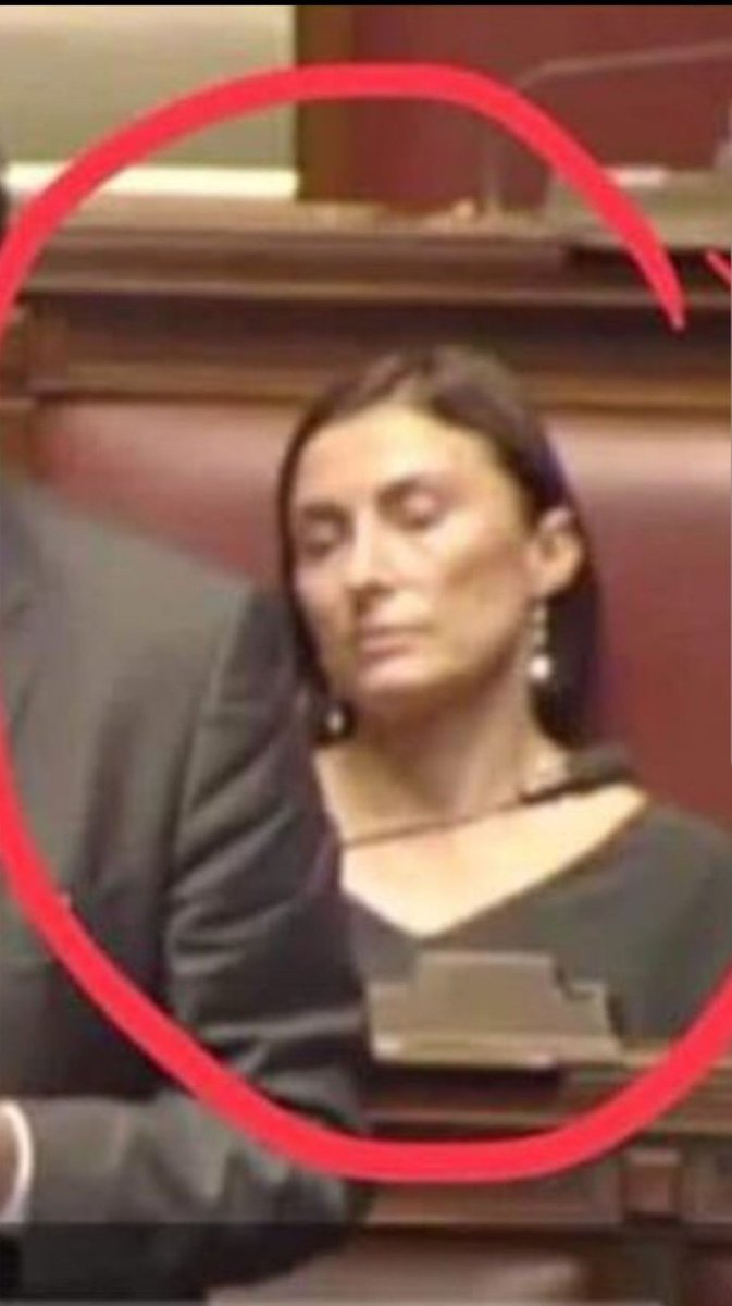 Vittori87874074's tweet photo. BUONGIORNO ITALIANI 🇮🇹 👋
#MORANI" LAVORIAMO SODO PER IL BENESSERE DEGLI ITALIANI 🤔 👇 😂 https://t.co/M0etZVwhy9