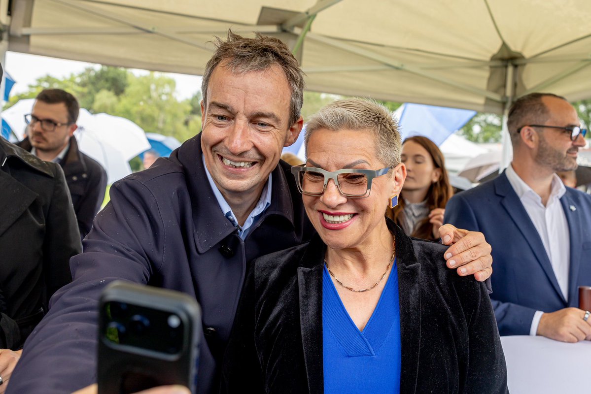 dagmar_peckova's tweet photo. Milí přátelé, chci vám ze srdce poděkovat ❤️. Od chvíle, kdy jsem oznámila svou kandidaturu do Senátu, mi od vás přichází neuvěřitelná vlna zpráv a povzbudivých slov.

I když nestíhám všem odepsat jednotlivě, vaše zprávy čtu a nesmírně si jich vážím. Dodáváte mi energii do další práce. Jste skvělí! Mám odvahu říkat věci naplno!