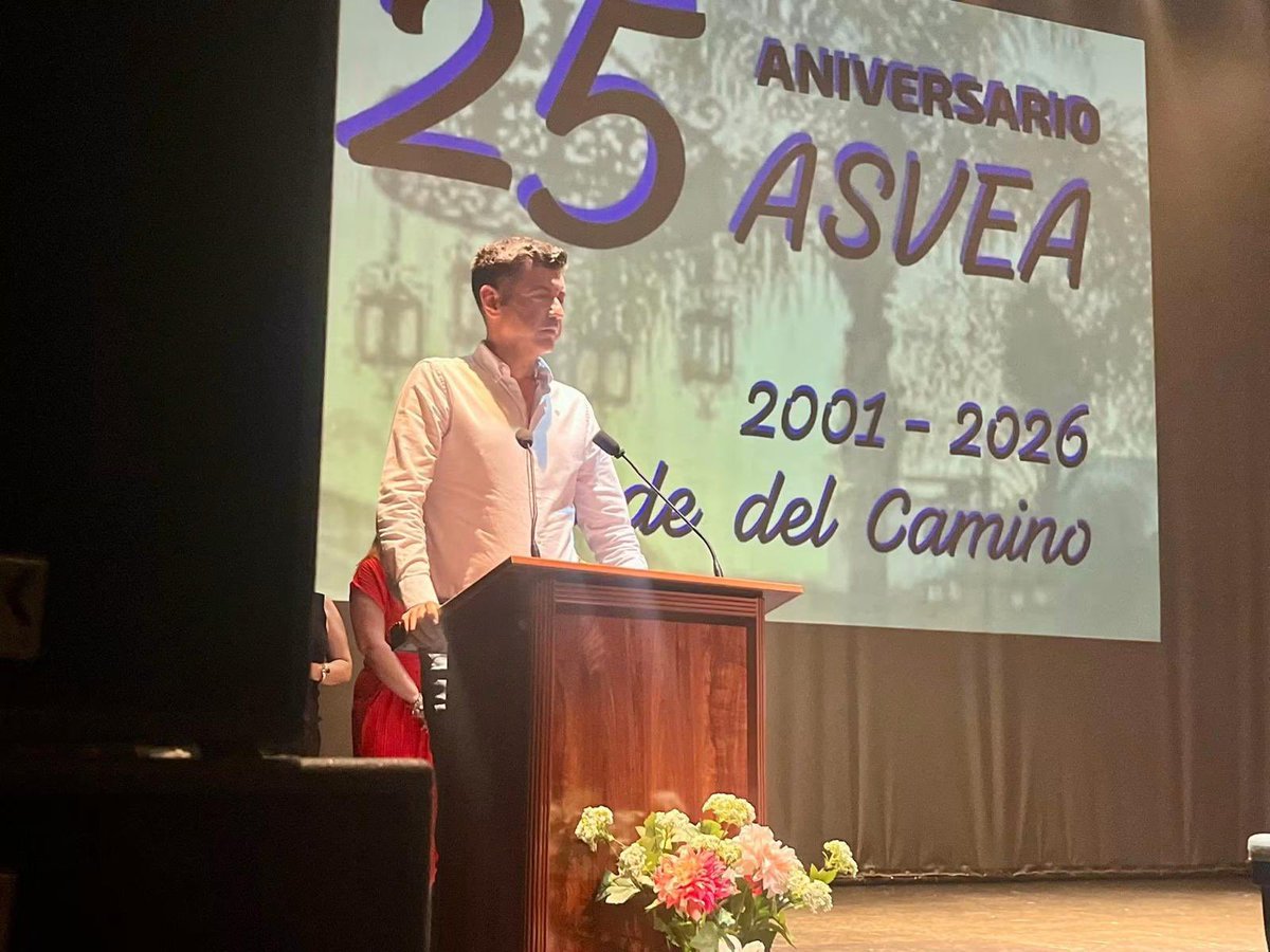 DipuHU's tweet photo. 🔷 La Diputación de #Huelva ha acompañado a ASVEA en la gala de su 25.º aniversario, celebrada en el marco del I Encuentro Nacional de Asociaciones de Amiloidosis. 
ASVEA cumple 25 años siendo apoyo, investigación y acompañamiento. 
#DiputacióndeHuelva https://t.co/6GGZDGpHHv