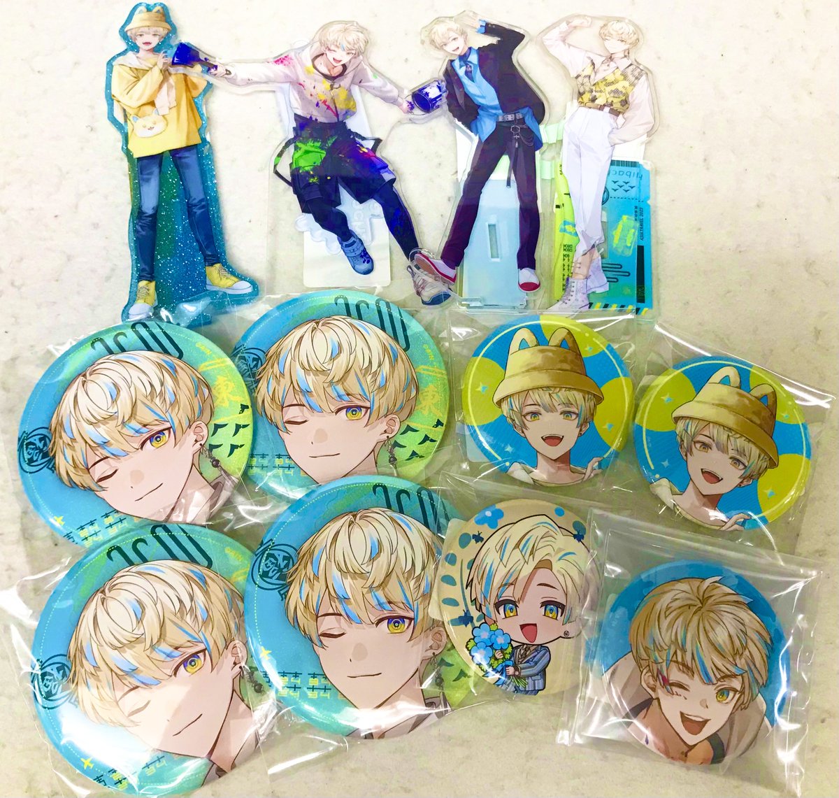 入荷情報】にじさんじ「#緋八マナ」アクスタ＆缶バッジが到着！?✨ お 