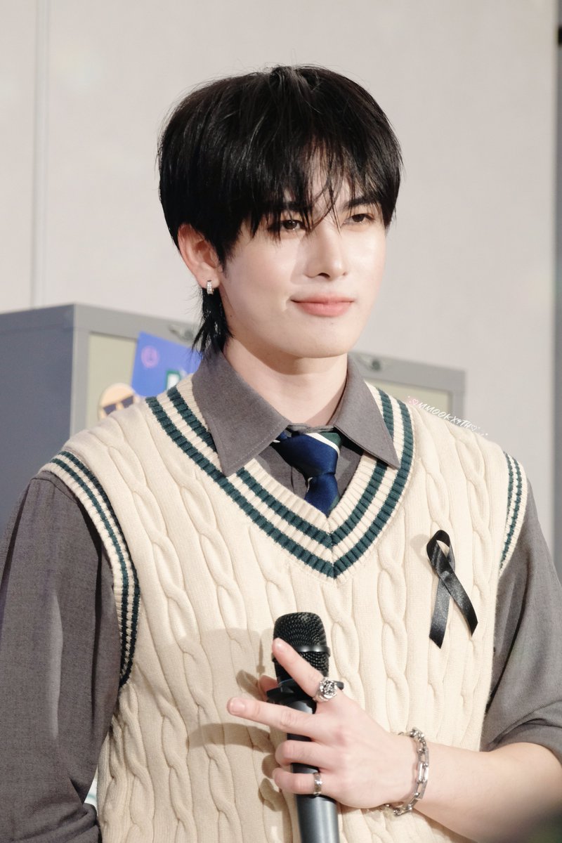charee_ms's tweet photo. พี่ต้าหนุ่มป๊อปของโรงเรียนนี่นาา,,🥺💖

SANTA WITH HEART LOGIC
#LoveTheorywithSanta
#BeautyandKoxSanta
#Santapp https://t.co/TZGwyy9474