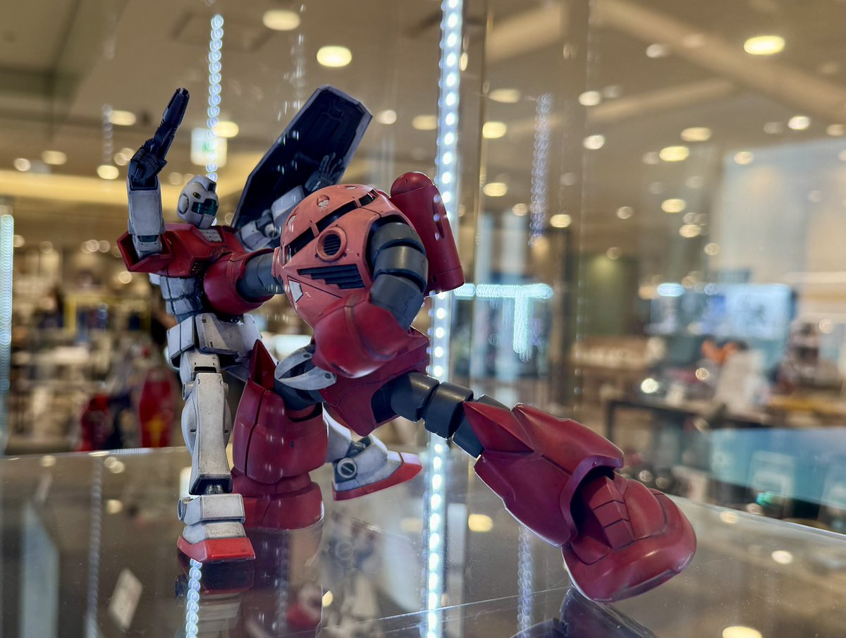 ro_co_w's tweet photo. そして、まつおーじさんという方のガンプラ作品。たくさんあってどれもよかったのですが、どうしてもこれ。
ジャブローに散っとる…！
 #ガンプラ 
 #まつおーじ https://t.co/l4eLjPjDcM