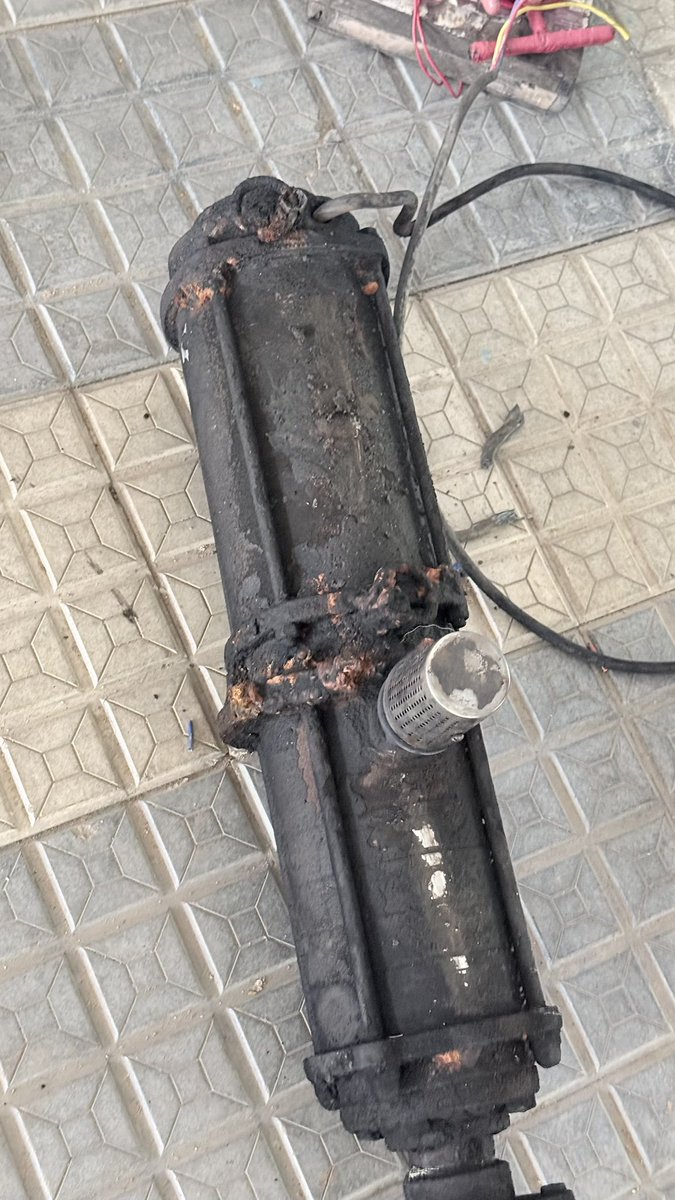 HyderBADian's tweet photo. @tgspdcl since last low voltage and no power later on. No response from Mahender Line Men and Emergency team - 8712469586. 
SLC 1516025109 100KVa. Can you get this rectified on priority and it has burnt water sump motor as well. https://t.co/sF7237jmPb