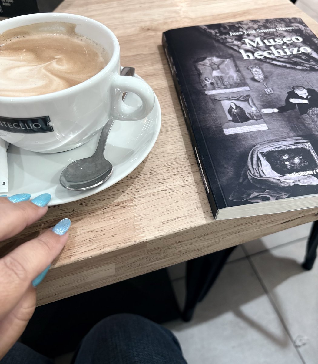 Persefone_Sea's tweet photo. Nueva lectura. Café y un nuevo fin de semana conmigo misma. #mibiblioteca https://t.co/y99eiSYR9Q