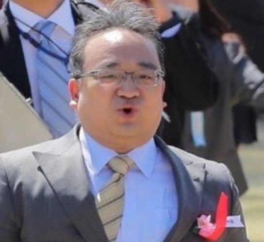 kanta13jp1's tweet photo. 内閣広報官佐伯耕三の仕事は高市をXのポストでよいしょすることだけなのでしょうか。その仕事は税金からいくら支払われているのでしょうか。年収を公表してください。 https://t.co/9Ir6B2Pt2L