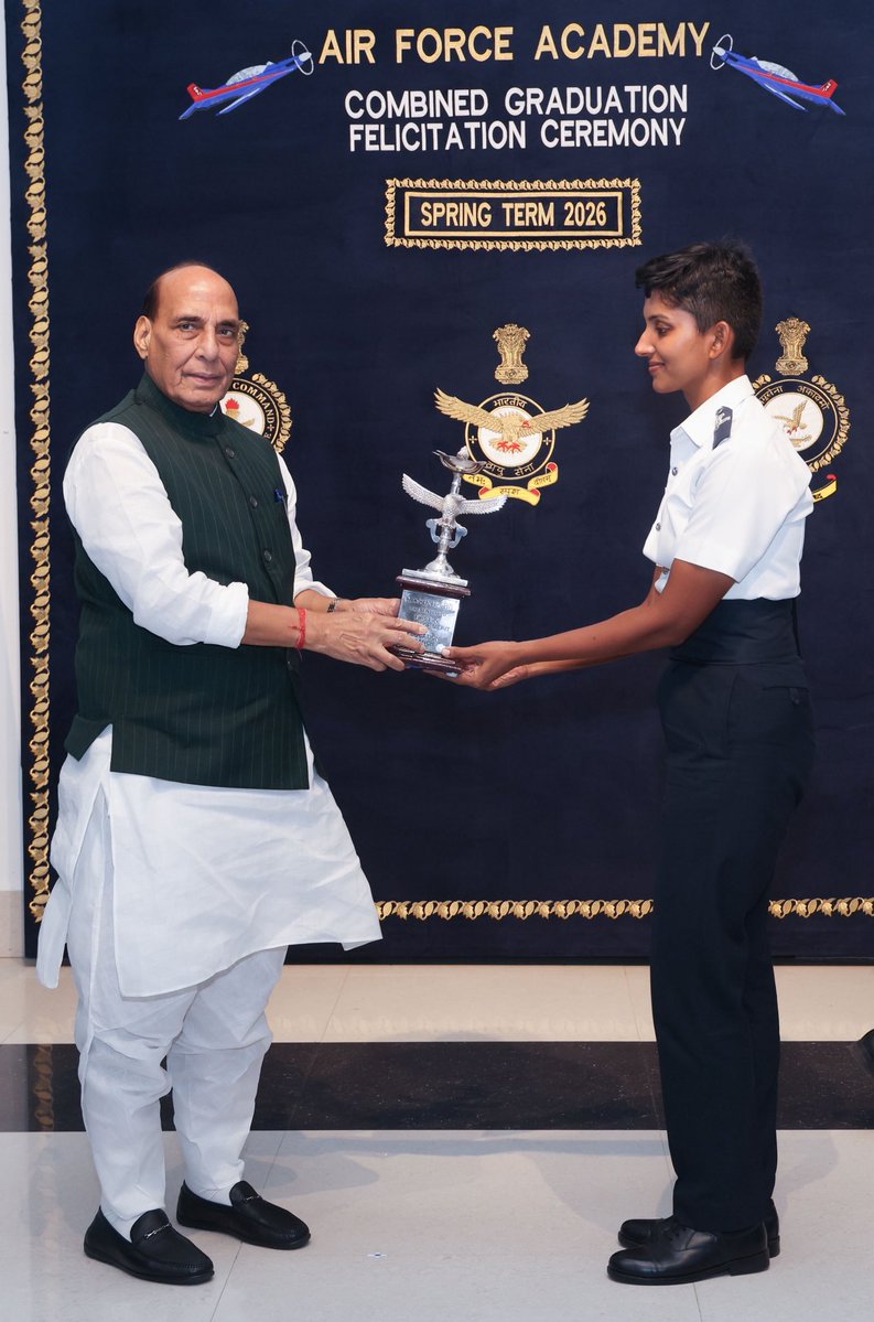 Rogerthat_Manas's tweet photo. women officers of the Indian Air Force marked the occasion with exceptional achievements at the Combined Graduation Parade at Air Force Academy, Dundigal. 

Flying Officer Ekta Gupta and Flying Officer Divyanshi Singh were awarded the President’s Plaque for securing first position in the overall order of merit in the Navigation Stream and Ground Duty branches respectively. Further underscoring the growing role of women in the Armed Forces, Flying Officer Divyanshi Singh (Logistics), Flying Officer Khushboo Yadav (Accounts) and Flying Officer Ambika Rashmi (Education) topped their respective branches, reflecting the spirit of excellence, leadership and empowerment driving New India.