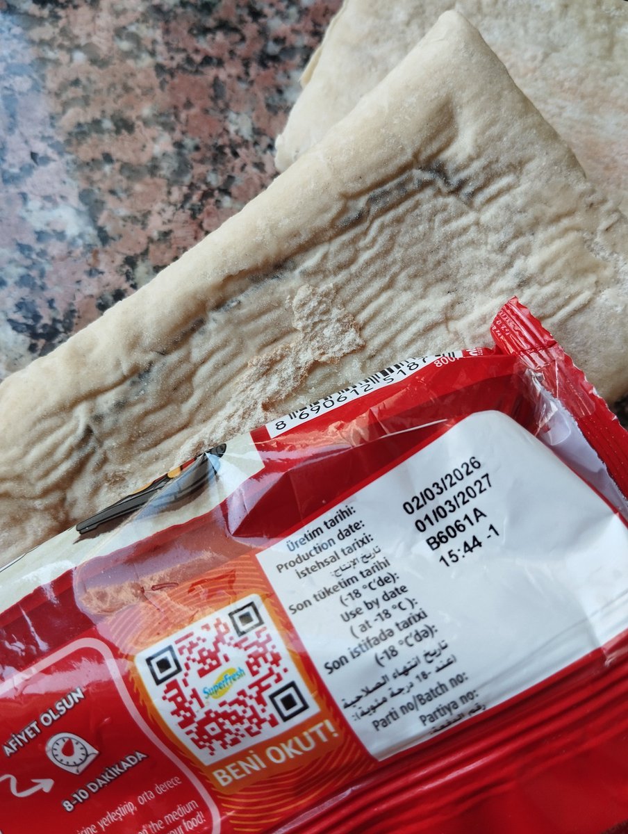 belengazbus's tweet photo. Son kullanma tarihinin bitmesine daha aylar var sözde, ne kadar mı güvenli? 
Hiç... 
Verilen para ise çöp... 
@SuperFreshTR https://t.co/LZFjT8arlz