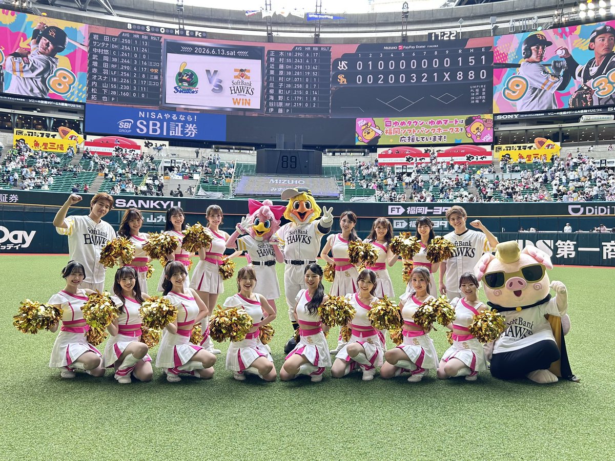 hawksHarry's tweet photo. たかほー☆
前田悠伍投手の好投・3本のHRが飛び出し勝利！！
大声での応援ありがとうございました👊
明日が、みずほPayPayドームでの交流戦最終日！！
絶対に絶対に勝つぞー☆
13:00PLAY BALL⚾️
応援よろしくね！！
ヒーローの3人とパシャり📸
#sbhawks #全新 https://t.co/803w3i22IQ