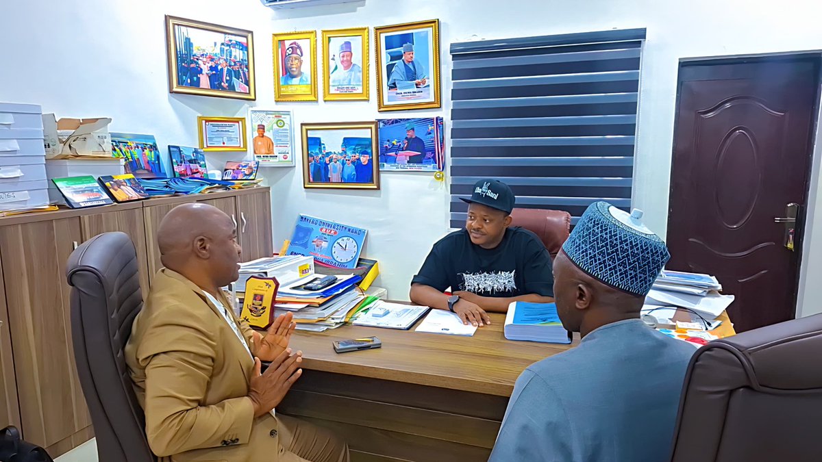 KADSTRA_'s tweet photo. The Director General of the Kaduna State Transport Regulatory Authority (KADSTRA), Engr. Inuwa Ibrahim received a high-level federal delegation at the Authority's headquarters for strategic deliberations on the approved Kaduna Light Rail Project. https://t.co/dQvMgQz2zF