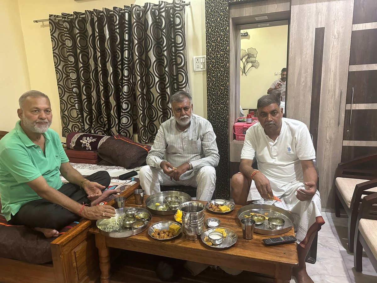 PrabalGuna's tweet photo. आदरणीय बड़े ताऊजी श्री @SSPatel15805493 जी को जन्मदिवस पर हार्दिक शुभकामनाएं एवम बधाई।
मां रेवा जी की कृपा आप पर सदैव बनी रहे।। https://t.co/SDZJLRsa3I