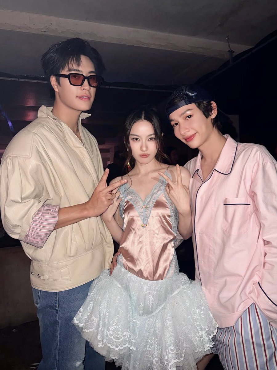gunshineday's tweet photo. GMMTV GANG WITH CSERVICE 🩷💫☁️

IG : primiily 
https://t.co/RPofJiKrRv

@AtthaphanP 
#cservice #CserviceGeneration
#กันอรรถพันธ์ #GunAtthaphan https://t.co/yE8QvaFlUz