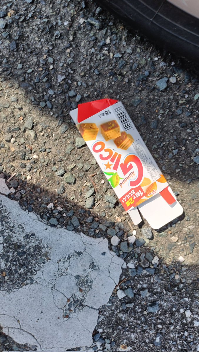 yossy2020's tweet photo. 今日はお菓子の箱
#ゴミ拾い https://t.co/oT7UsXV5MH