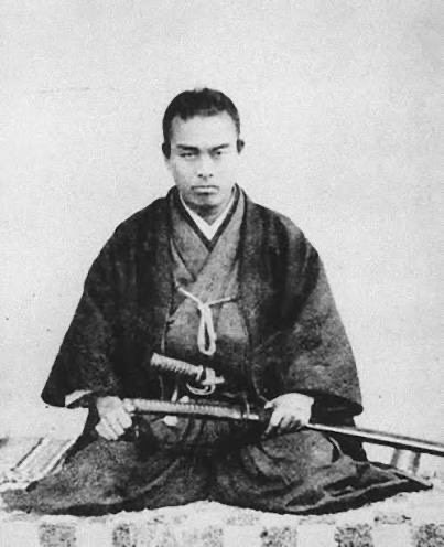 1_y5a's tweet photo. 1/4
幕末の英雄 中岡慎太郎
坂本龍馬と暗殺された「近江屋事件」での凄絶な執念をご存知ですか？

龍馬がほぼ即死の中、全身数十箇所を斬られた慎太郎は奇跡的に2日間生存しました。目的のひとつは、新国家の未来のために「犯人の手がかりを遺すこと」でした。
スレッドへ👇
#中岡慎太郎 #近江屋事件 https://t.co/fYT88rJ6Nu