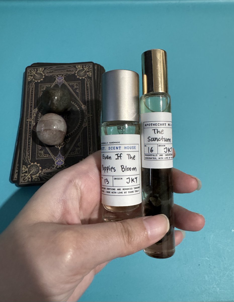 calamitysheir's tweet photo. Thank you @APOTHECARY_N05! Parfumnya sudah mendarat dengan selamat. Review menyusul but I really loved both, once again Nyx always delivered. <3 https://t.co/4drqRchnEG
