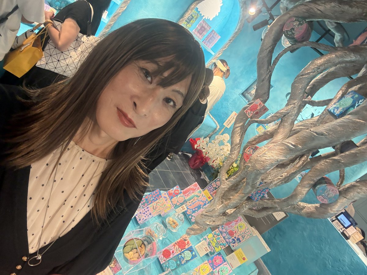 yoko tweet media