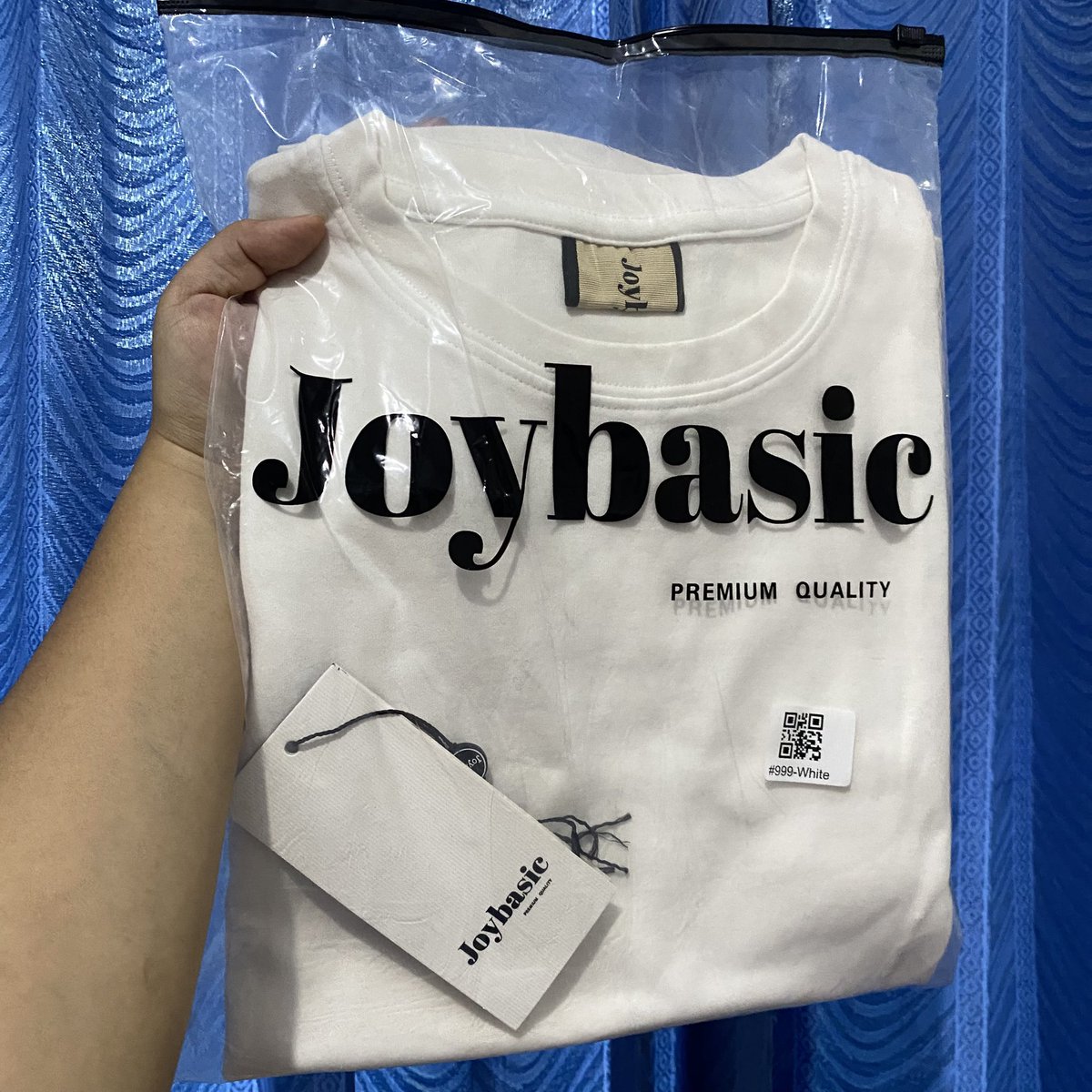 zeanyeec's tweet photo. wts joybasic basic top all size warna putihh, 45k ajaa baru di try on sekali masih ada plastic bag dan tag nya tapi udah digunting🥹 bahannya oke bgt tebel dan adem sumpah tapi sayang kegedean di aku mau beli ukuran lain huhu pls adopt :( bisa orenn https://t.co/Xxc2HoouCM