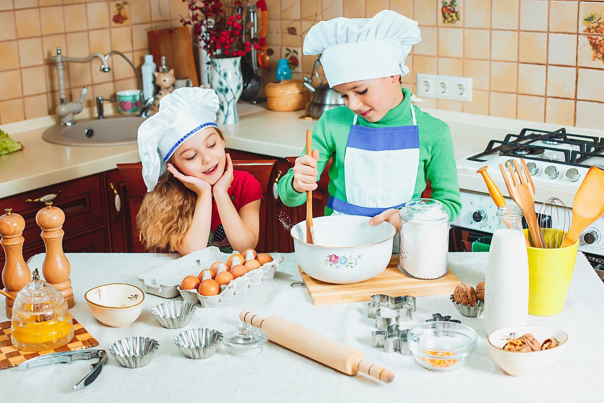 haleyarogers's tweet photo. Today’s best memory: laughing with my little one while baking cookies  Parenting is the sweetest adventure! https://t.co/v0Wo8CjIyG