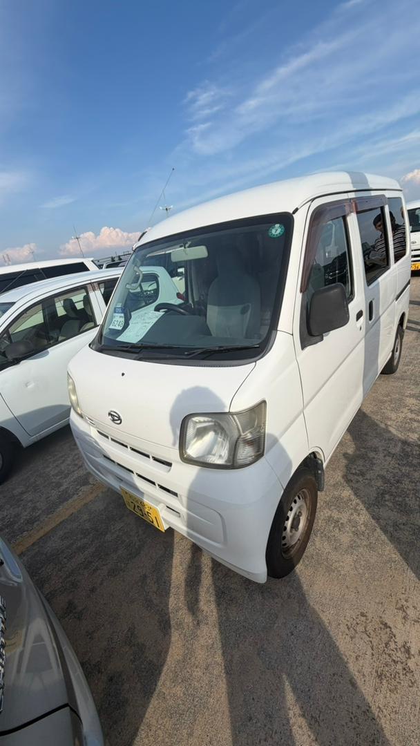 Kene_Nnewi's tweet photo. Purchased and ready to be shipped down to Nigeria from Japan....

Super clean in and out...

Engine good and clean.

Everything good... https://t.co/FoNGwAzaek