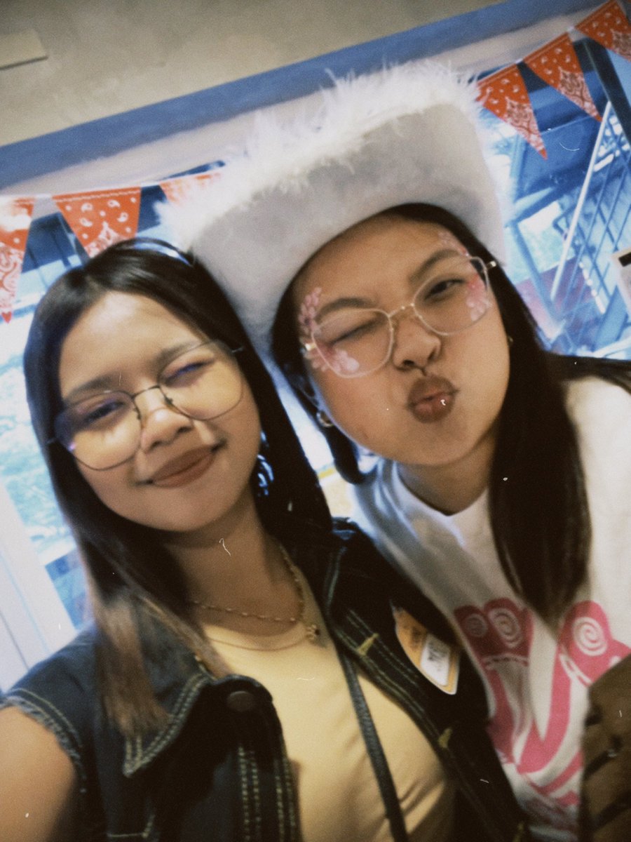 teyvstr's tweet photo. with the favs <333 thank ü for making this cse possible ate air &amp; ate tatyl! love ko kayo palagi 🫶🏻🫶🏻

COWBOY STELL TURNS 31
#STELL31stRodeo @stellajero_ 
#1819CafeAndSpa https://t.co/SrTuPpLodK