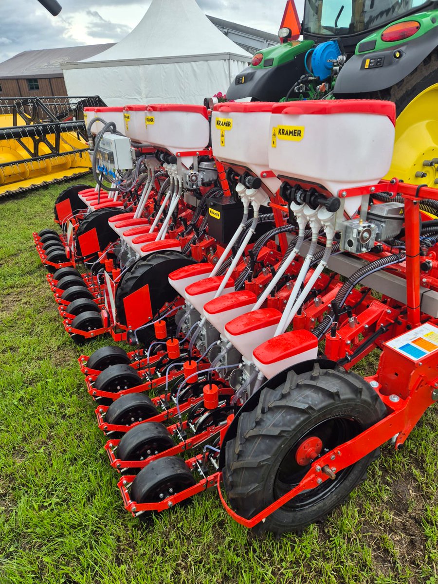 kramerstart's tweet photo. Dit weekend aanwezig bij de 𝐋𝐚𝐧𝐝𝐛𝐨𝐮𝐰𝐛𝐞𝐮𝐫𝐬 𝐕𝐥𝐚𝐠𝐭𝐰𝐞𝐝𝐝𝐞 bij De groot Akkerbouw &amp; Transport 💪🏻✅

#landbouwbeurs #zaaitechniek #zaaimachine https://t.co/GXbTWweLup