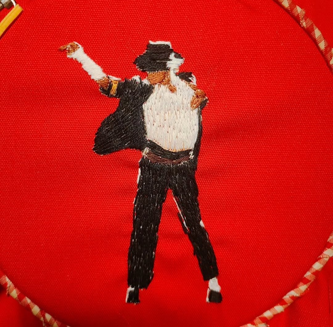 yoongiryo's tweet photo. マイケルの刺繍してる時点で、マイケルの映画見に行くべき？

最近はマイケルばっかり聴いてる🎵
ビリージーンが一番好き。

#刺繍
#マイケルジャクソン
#EMBROIDERY https://t.co/6LYHTvWXtw