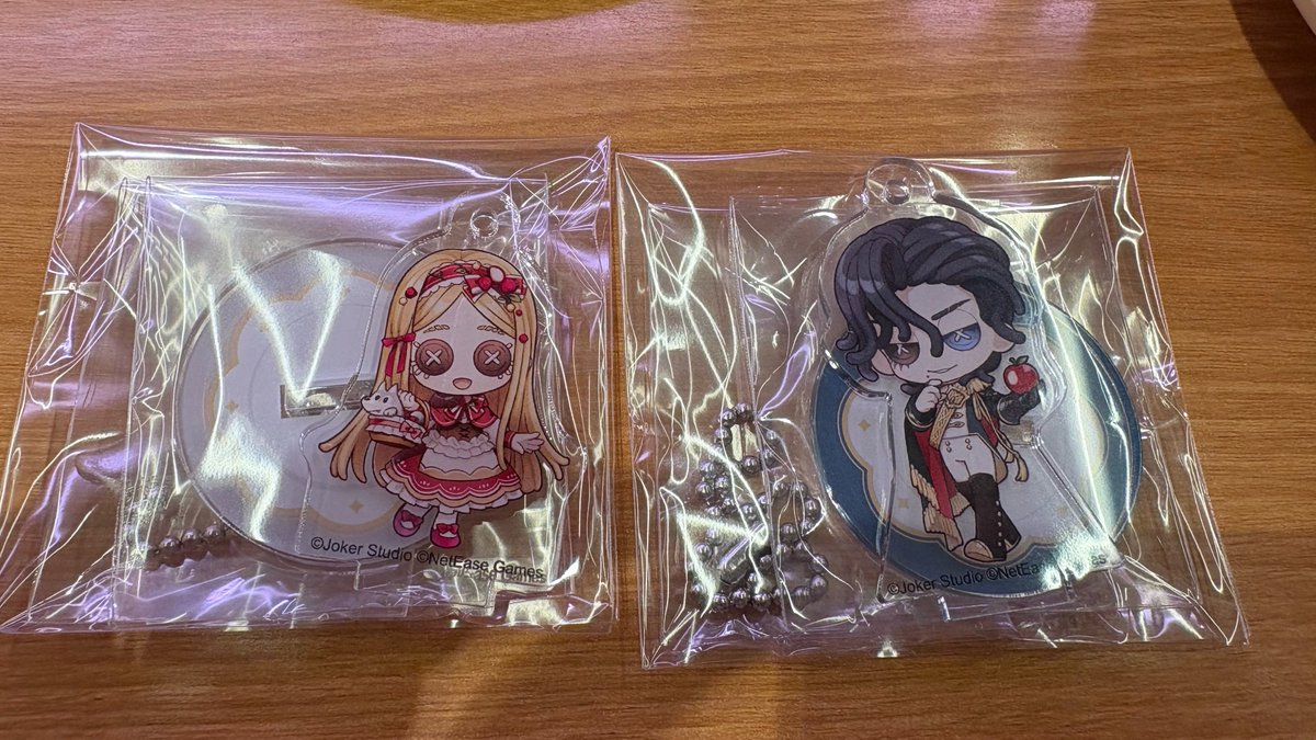 nn3min's tweet photo. 第五人格　identityV ８周年　ミニアクスタ
アニメイトオンリーショップ　交換　譲渡

譲:ミニアクスタ少女、騎士

求:同種祭司、夜の番人

※騎士は夜の番人との交換優先
※出先のためIDカードは後ほど提示可能
※郵送交換 https://t.co/QO2yf9peKv
